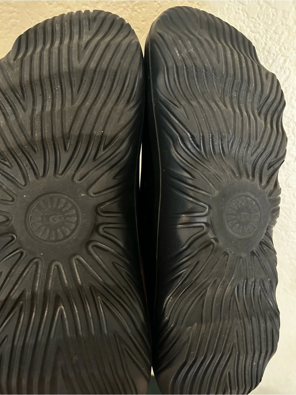 UGG lightweight slip